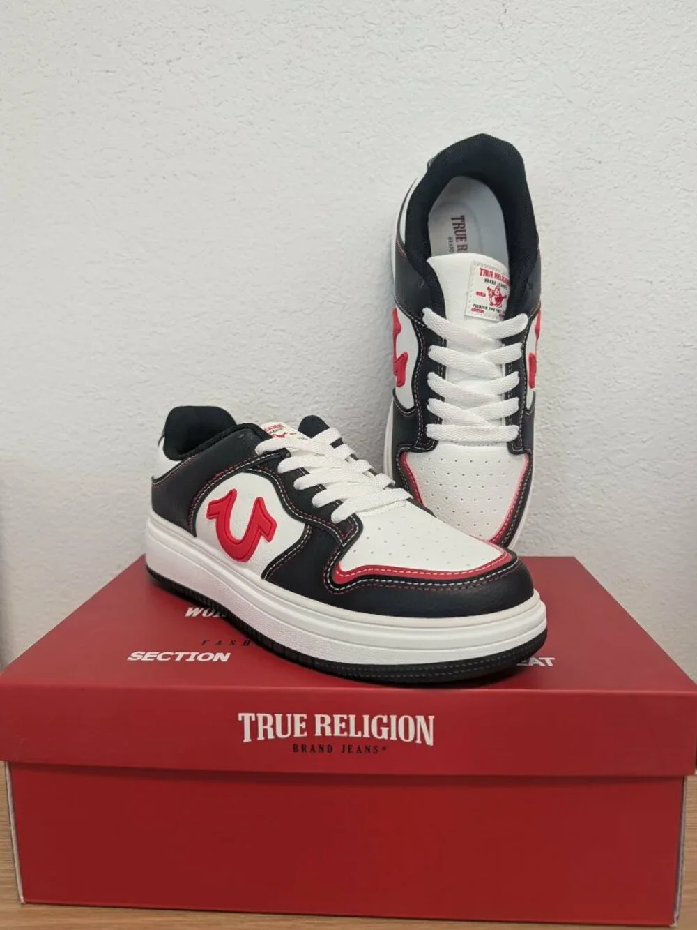 True Religion Flo Sneaker Size 8 Women - O